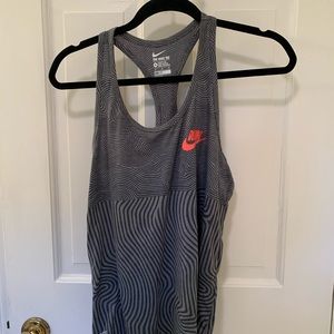 The Nike Tee Athletic Cut tank “RUN” - Size M